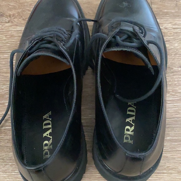 Good condition prada shoes - Picture 4 of 5